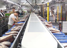 鞋幫起毛后等待進(jìn)入下一工序